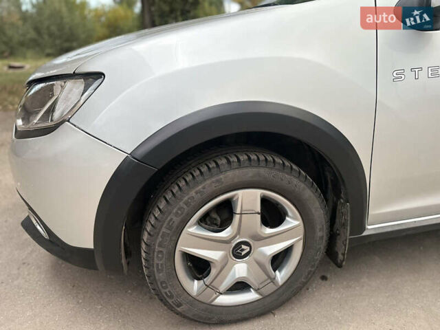 Серый Рено Сандеро СтэпВэй, объемом двигателя 1.5 л и пробегом 115 тыс. км за 6200 $, фото 3 на Automoto.ua