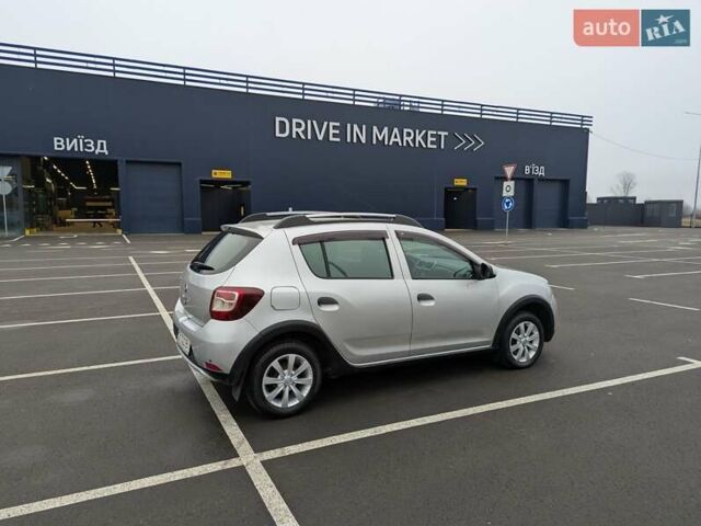 Серый Рено Сандеро СтэпВэй, объемом двигателя 1.6 л и пробегом 180 тыс. км за 6955 $, фото 39 на Automoto.ua