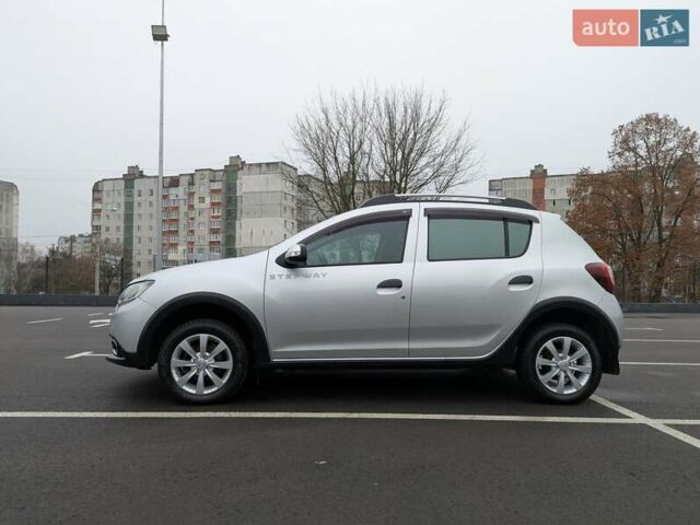 Серый Рено Сандеро СтэпВэй, объемом двигателя 1.6 л и пробегом 180 тыс. км за 6955 $, фото 2 на Automoto.ua