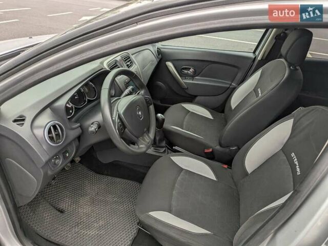 Серый Рено Сандеро СтэпВэй, объемом двигателя 1.6 л и пробегом 180 тыс. км за 6955 $, фото 9 на Automoto.ua