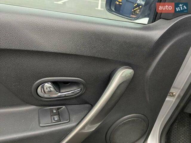 Серый Рено Сандеро СтэпВэй, объемом двигателя 1.6 л и пробегом 180 тыс. км за 6955 $, фото 23 на Automoto.ua