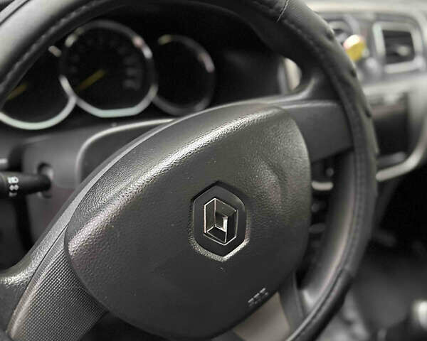 Серый Рено Сандеро СтэпВэй, объемом двигателя 1.5 л и пробегом 115 тыс. км за 6200 $, фото 21 на Automoto.ua