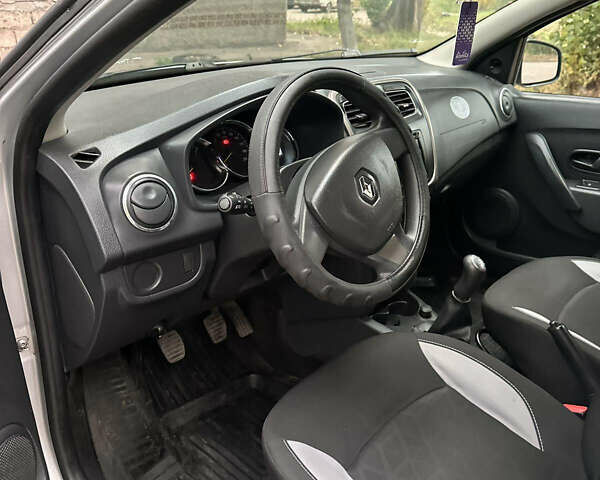 Серый Рено Сандеро СтэпВэй, объемом двигателя 1.5 л и пробегом 115 тыс. км за 6200 $, фото 20 на Automoto.ua