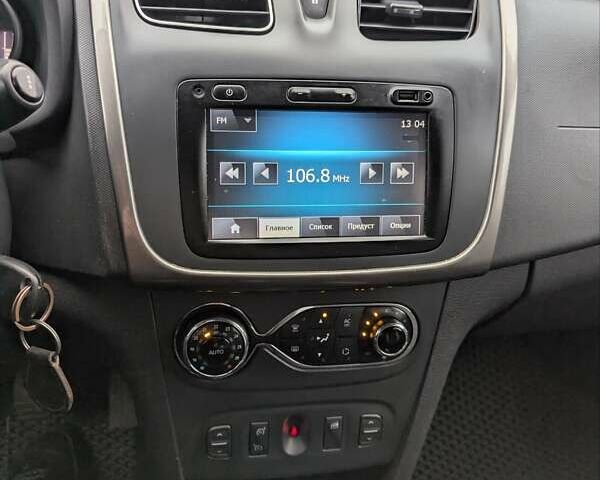 Серый Рено Сандеро СтэпВэй, объемом двигателя 1.6 л и пробегом 180 тыс. км за 6955 $, фото 22 на Automoto.ua