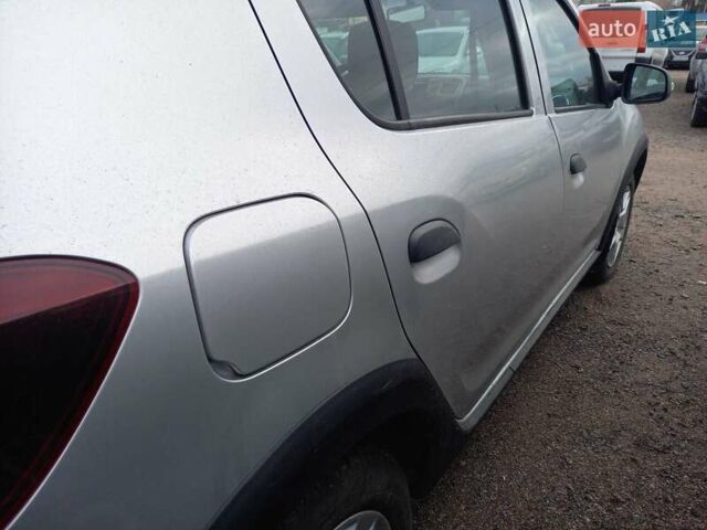 Серый Рено Сандеро СтэпВэй, объемом двигателя 1.5 л и пробегом 97 тыс. км за 7800 $, фото 5 на Automoto.ua