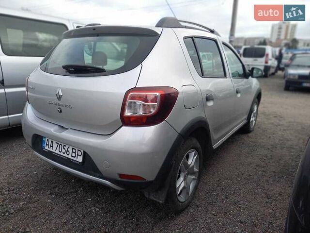 Серый Рено Сандеро СтэпВэй, объемом двигателя 1.5 л и пробегом 97 тыс. км за 7800 $, фото 3 на Automoto.ua
