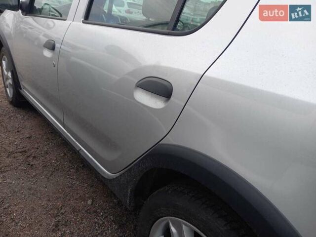 Серый Рено Сандеро СтэпВэй, объемом двигателя 1.5 л и пробегом 97 тыс. км за 7800 $, фото 8 на Automoto.ua