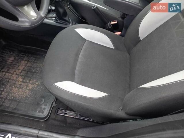 Серый Рено Сандеро СтэпВэй, объемом двигателя 1.5 л и пробегом 97 тыс. км за 7800 $, фото 19 на Automoto.ua