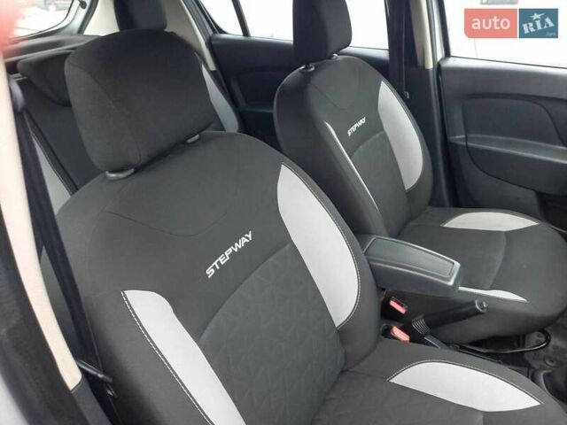 Серый Рено Сандеро СтэпВэй, объемом двигателя 1.5 л и пробегом 97 тыс. км за 7800 $, фото 18 на Automoto.ua