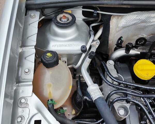 Сірий Рено Сандеро СтепВей, об'ємом двигуна 1.5 л та пробігом 120 тис. км за 8250 $, фото 27 на Automoto.ua