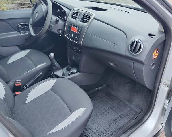 Сірий Рено Сандеро СтепВей, об'ємом двигуна 1.5 л та пробігом 120 тис. км за 8250 $, фото 13 на Automoto.ua