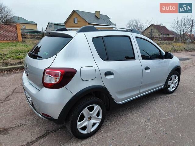 Сірий Рено Сандеро СтепВей, об'ємом двигуна 1.5 л та пробігом 120 тис. км за 8250 $, фото 5 на Automoto.ua