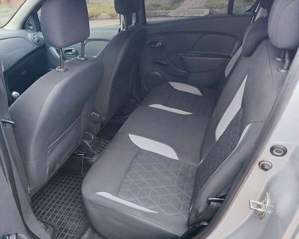 Сірий Рено Сандеро СтепВей, об'ємом двигуна 1.5 л та пробігом 120 тис. км за 8250 $, фото 9 на Automoto.ua