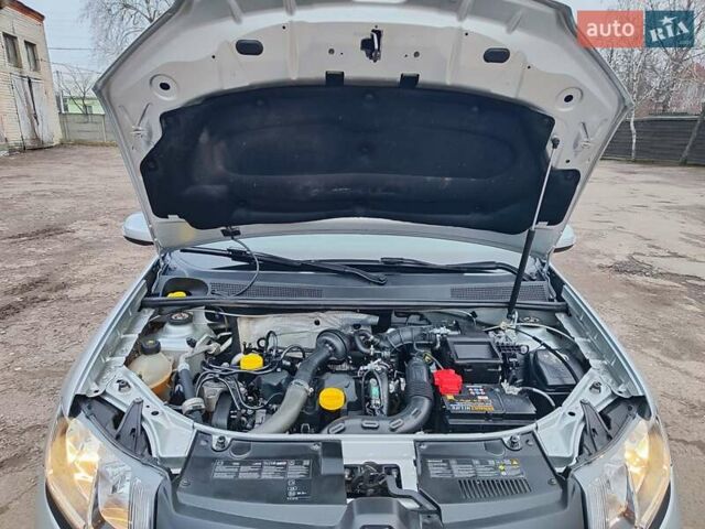 Сірий Рено Сандеро СтепВей, об'ємом двигуна 1.5 л та пробігом 120 тис. км за 8250 $, фото 26 на Automoto.ua