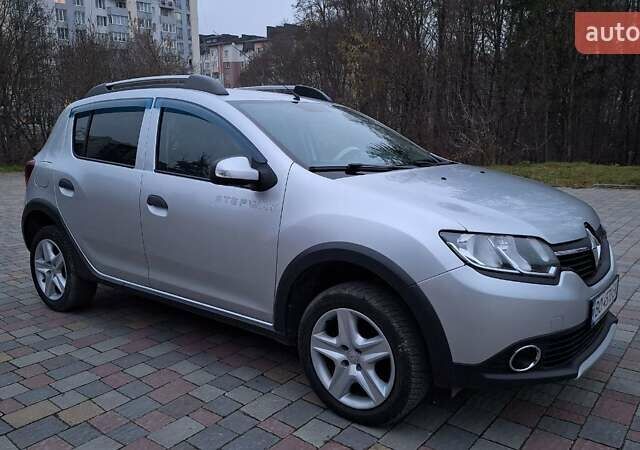Серый Рено Сандеро СтэпВэй, объемом двигателя 1.46 л и пробегом 90 тыс. км за 9500 $, фото 6 на Automoto.ua