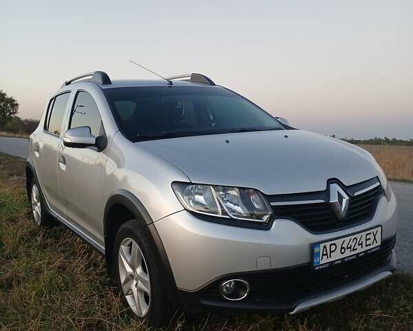 Серый Рено Сандеро СтэпВэй, объемом двигателя 1.5 л и пробегом 130 тыс. км за 10000 $, фото 4 на Automoto.ua