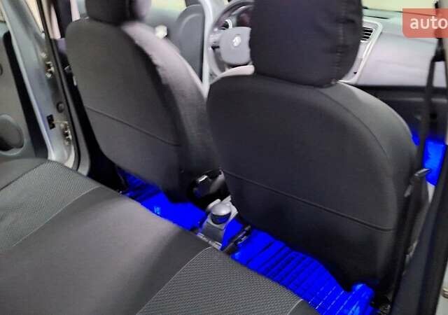 Серый Рено Сандеро СтэпВэй, объемом двигателя 1.46 л и пробегом 90 тыс. км за 9500 $, фото 29 на Automoto.ua