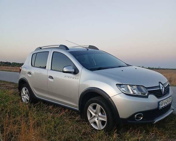 Серый Рено Сандеро СтэпВэй, объемом двигателя 1.5 л и пробегом 130 тыс. км за 10000 $, фото 5 на Automoto.ua