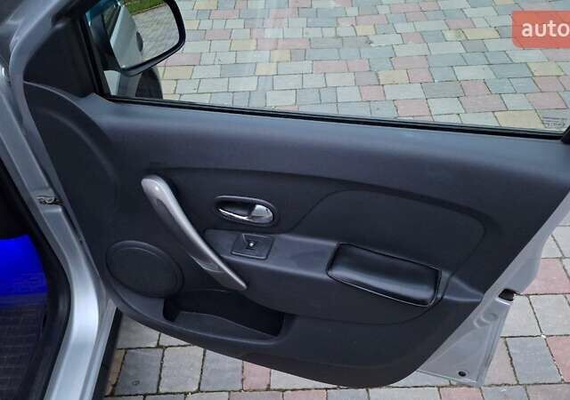 Серый Рено Сандеро СтэпВэй, объемом двигателя 1.46 л и пробегом 90 тыс. км за 9500 $, фото 19 на Automoto.ua