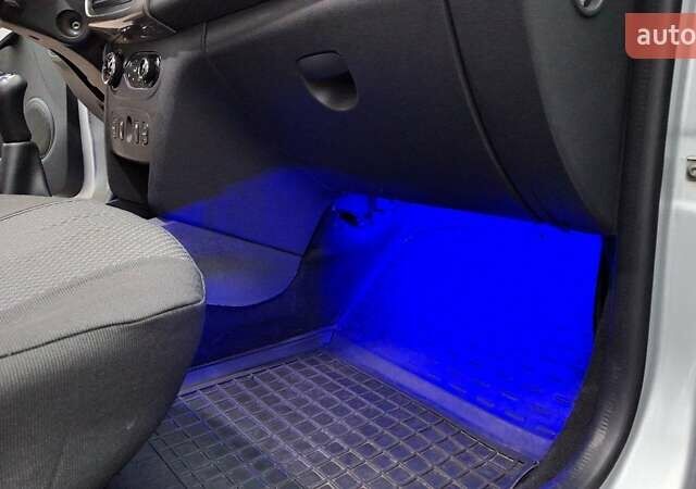 Серый Рено Сандеро СтэпВэй, объемом двигателя 1.46 л и пробегом 90 тыс. км за 9500 $, фото 20 на Automoto.ua