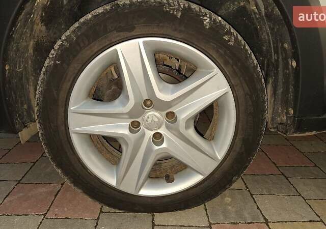 Серый Рено Сандеро СтэпВэй, объемом двигателя 1.46 л и пробегом 90 тыс. км за 9500 $, фото 39 на Automoto.ua