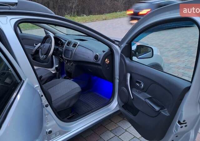 Серый Рено Сандеро СтэпВэй, объемом двигателя 1.46 л и пробегом 90 тыс. км за 9500 $, фото 18 на Automoto.ua