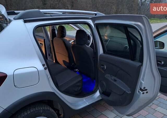 Серый Рено Сандеро СтэпВэй, объемом двигателя 1.46 л и пробегом 90 тыс. км за 9500 $, фото 17 на Automoto.ua