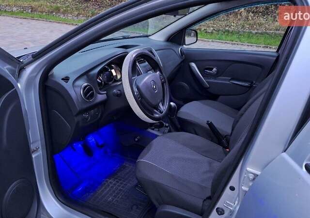 Серый Рено Сандеро СтэпВэй, объемом двигателя 1.46 л и пробегом 90 тыс. км за 9500 $, фото 11 на Automoto.ua