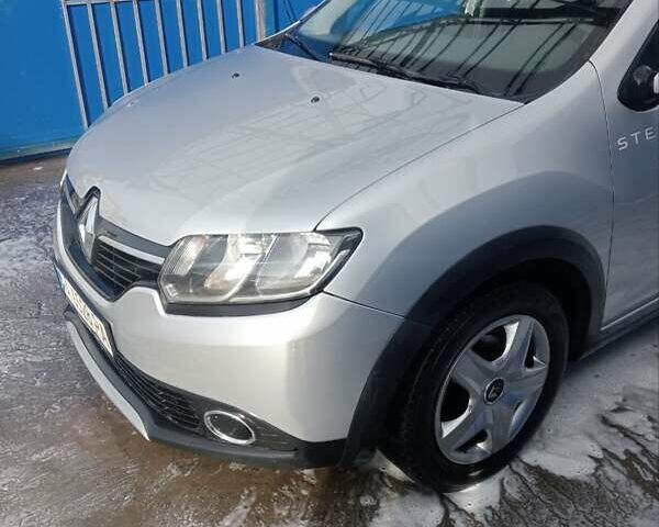 Серый Рено Сандеро СтэпВэй, объемом двигателя 1.46 л и пробегом 217 тыс. км за 7200 $, фото 12 на Automoto.ua