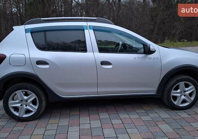 Серый Рено Сандеро СтэпВэй, объемом двигателя 1.46 л и пробегом 90 тыс. км за 9500 $, фото 5 на Automoto.ua