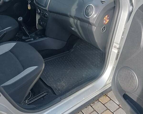 Серый Рено Сандеро СтэпВэй, объемом двигателя 1.46 л и пробегом 217 тыс. км за 7200 $, фото 16 на Automoto.ua