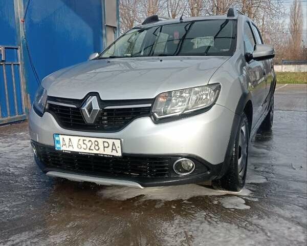 Серый Рено Сандеро СтэпВэй, объемом двигателя 1.46 л и пробегом 217 тыс. км за 7200 $, фото 15 на Automoto.ua