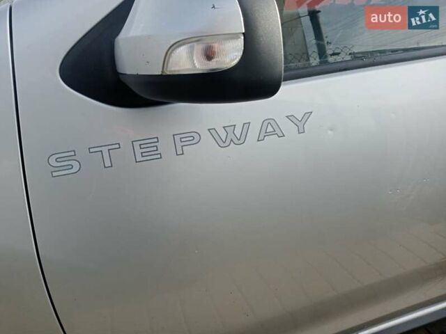 Серый Рено Сандеро СтэпВэй, объемом двигателя 1.46 л и пробегом 217 тыс. км за 7200 $, фото 25 на Automoto.ua