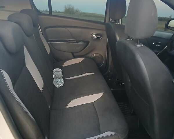 Серый Рено Сандеро СтэпВэй, объемом двигателя 1.5 л и пробегом 130 тыс. км за 10000 $, фото 1 на Automoto.ua