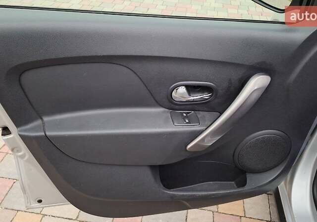 Серый Рено Сандеро СтэпВэй, объемом двигателя 1.46 л и пробегом 90 тыс. км за 9500 $, фото 10 на Automoto.ua