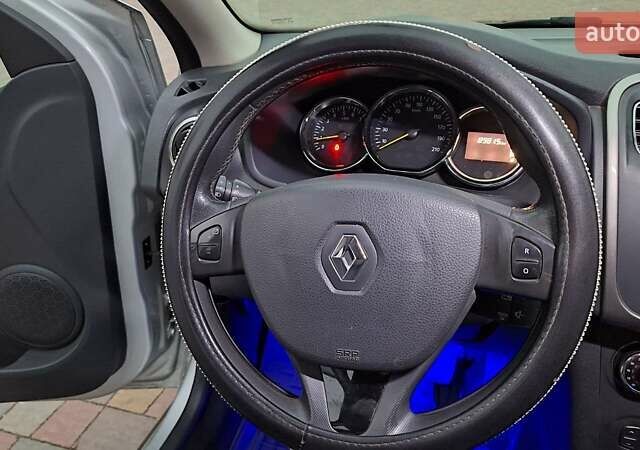 Серый Рено Сандеро СтэпВэй, объемом двигателя 1.46 л и пробегом 90 тыс. км за 9500 $, фото 25 на Automoto.ua