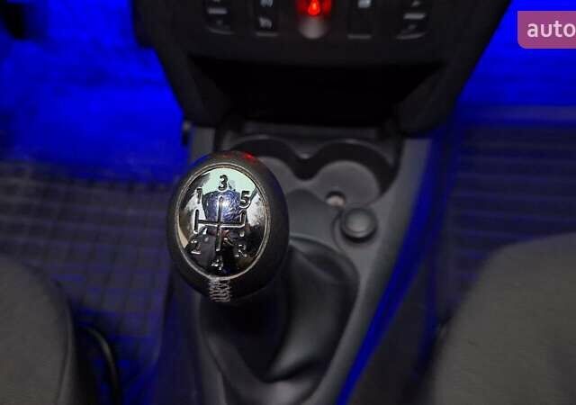 Серый Рено Сандеро СтэпВэй, объемом двигателя 1.46 л и пробегом 90 тыс. км за 9500 $, фото 23 на Automoto.ua