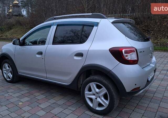 Серый Рено Сандеро СтэпВэй, объемом двигателя 1.46 л и пробегом 90 тыс. км за 9500 $, фото 2 на Automoto.ua