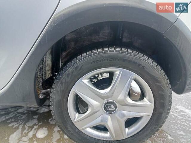 Серый Рено Сандеро СтэпВэй, объемом двигателя 1.46 л и пробегом 217 тыс. км за 7200 $, фото 14 на Automoto.ua