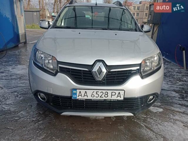 Серый Рено Сандеро СтэпВэй, объемом двигателя 1.46 л и пробегом 217 тыс. км за 7200 $, фото 1 на Automoto.ua