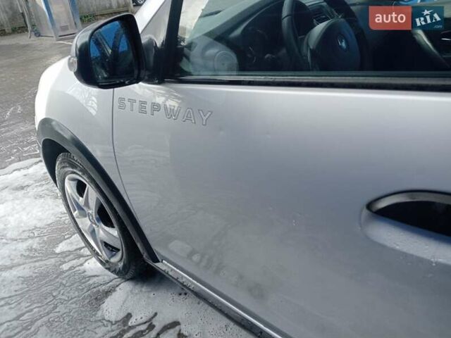 Серый Рено Сандеро СтэпВэй, объемом двигателя 1.46 л и пробегом 217 тыс. км за 7200 $, фото 13 на Automoto.ua