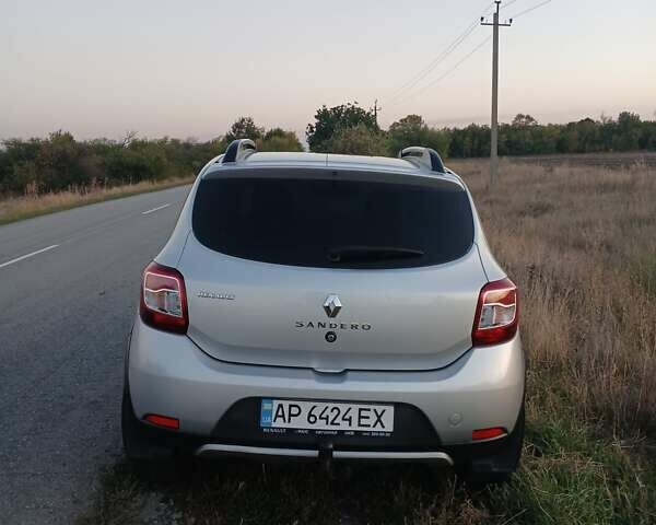 Серый Рено Сандеро СтэпВэй, объемом двигателя 1.5 л и пробегом 130 тыс. км за 10000 $, фото 2 на Automoto.ua