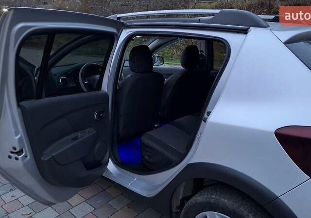 Серый Рено Сандеро СтэпВэй, объемом двигателя 1.46 л и пробегом 90 тыс. км за 9500 $, фото 13 на Automoto.ua