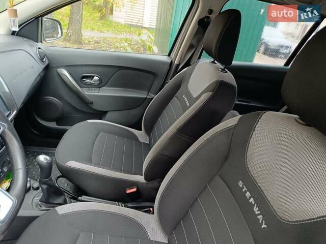 Рено Сандеро СтэпВэй 2018 в Житомире на Automoto.ua Серый Рено Сандеро СтэпВэй, объемом двигателя 1.46 л и пробегом 141 тыс. км за 10750 $, фото 10 на Automoto.ua