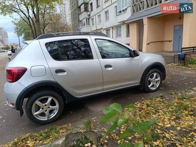Рено Сандеро СтэпВэй 2018 в Житомире на Automoto.ua Серый Рено Сандеро СтэпВэй, объемом двигателя 1.46 л и пробегом 141 тыс. км за 10750 $, фото 3 на Automoto.ua