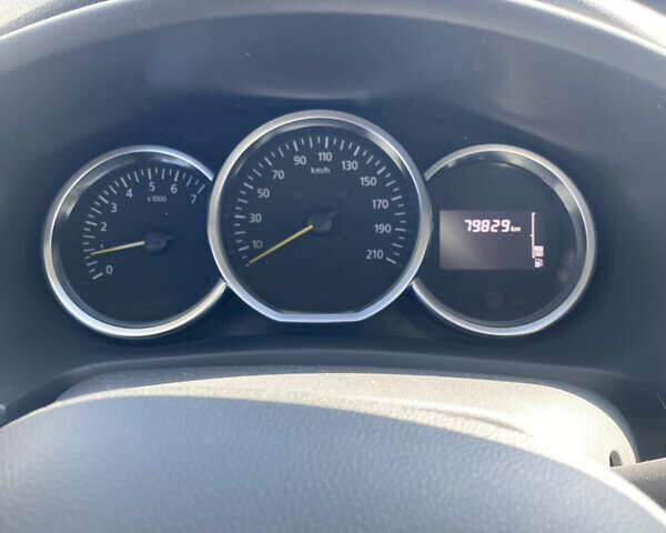 Сірий Рено Сандеро СтепВей, об'ємом двигуна 1.6 л та пробігом 80 тис. км за 11800 $, фото 5 на Automoto.ua