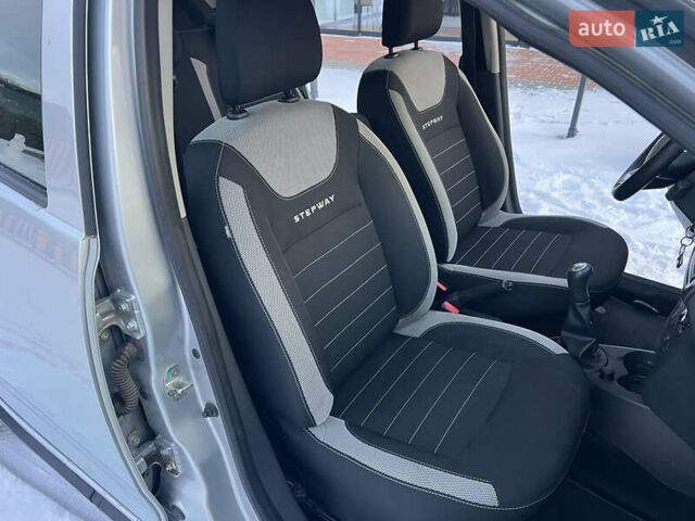 Сірий Рено Сандеро СтепВей, об'ємом двигуна 1.46 л та пробігом 39 тис. км за 12200 $, фото 30 на Automoto.ua