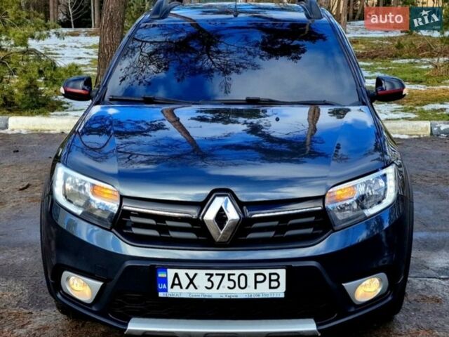 Серый Рено Сандеро СтэпВэй, объемом двигателя 0.9 л и пробегом 59 тыс. км за 10870 $, фото 2 на Automoto.ua