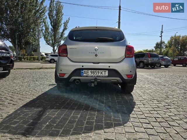Серый Рено Сандеро СтэпВэй, объемом двигателя 1.46 л и пробегом 66 тыс. км за 12500 $, фото 8 на Automoto.ua
