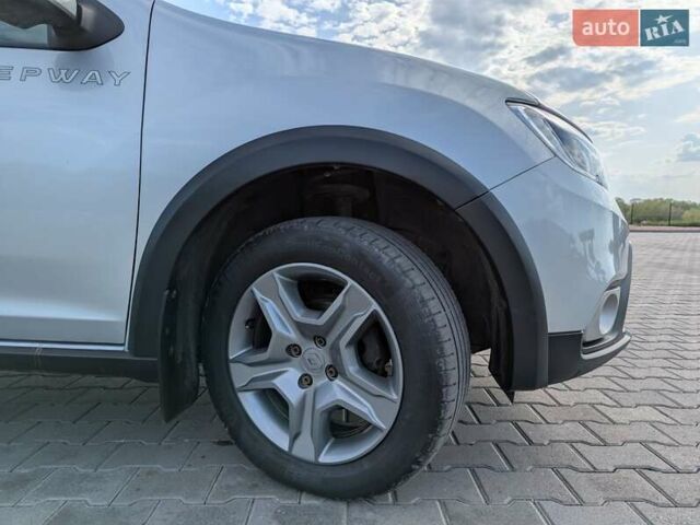 Серый Рено Сандеро СтэпВэй, объемом двигателя 1.46 л и пробегом 75 тыс. км за 12300 $, фото 24 на Automoto.ua